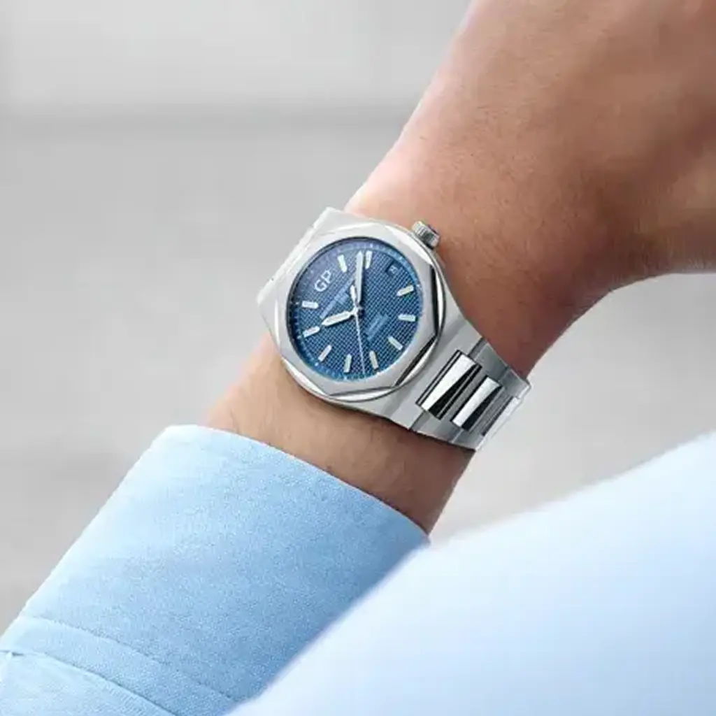 Girard-Perregaux Laureato 42mm Stainless Steel with Blue Dial - Image 6