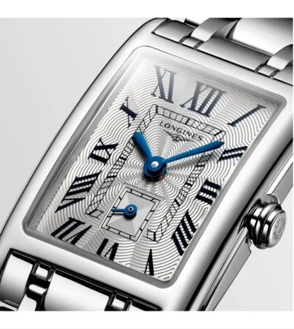Close look at Dolcevita 20.8x32mm,Stainless Steel, Silver "flinqué" Dial
