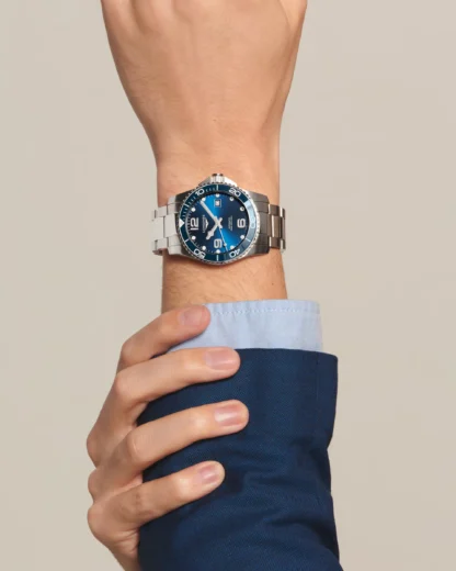 HydroConquest 41mm,Stainless Steel, Sunray Blue Dial on the wrist