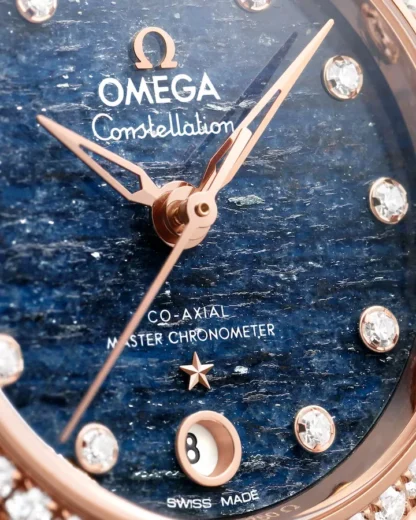 closer look - Constellation 29mm, Aventurine Blue, 18K Sedna Gold