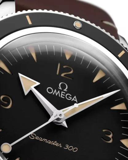 closer look - Seamaster 300 41 mm, steel on leather strap