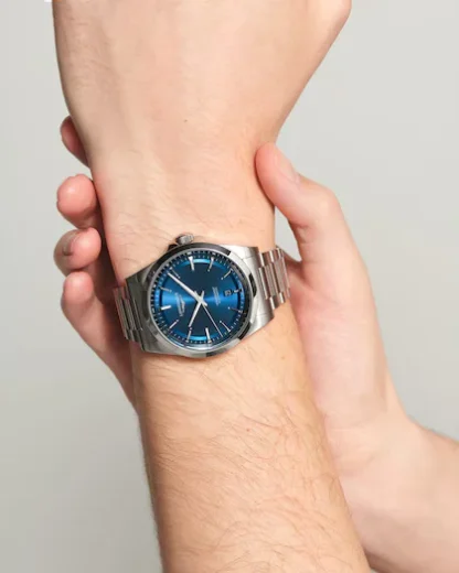 Conquest Automatic 41mm, Stainless Steel, Sunray Blue Dial on the wrist