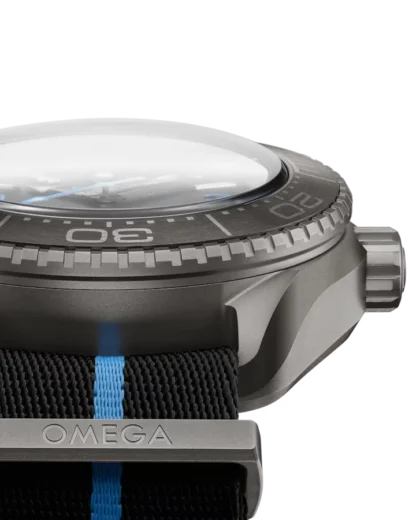 Seamaster Planet Ocean 6000M 45.5 mm, titanium on NATO strap - details