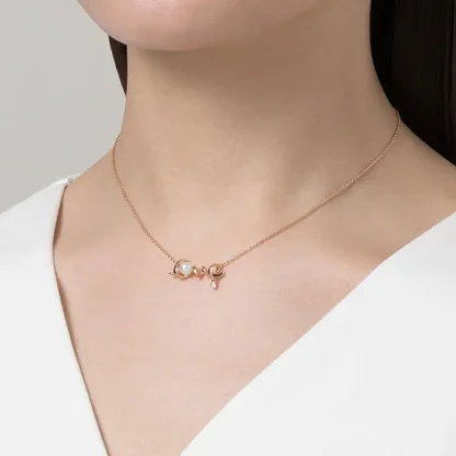 Akoya Cultured Pearl Love Pendant in 18k pink Gold - on the neck