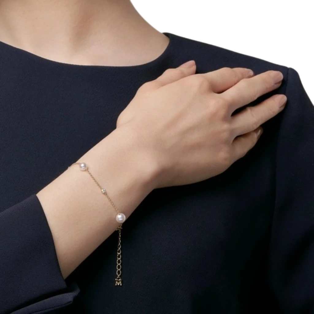 Akoya Cultured Pearl and Diamond Station Bracelet in yellow gold - Image 2