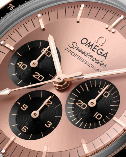 Speedmaster Moonwatch Professional 42 mm Steel & Sedna™ gold - closer look