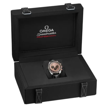 Speedmaster Moonwatch Professional 42 mm Steel & Sedna™ gold - on the box