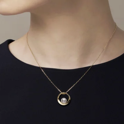 Akoya Pearl Circle Pendant in 18K Yellow Gold