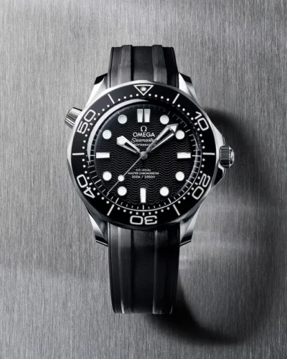 Seamaster Diver 300M 42 mm, steel on rubber strap - portrait